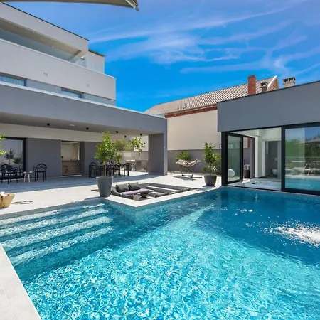 Holiday home Omnia Mit Whirlpool By Interhome