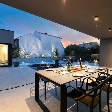 Vikendica Omnia Mit Whirlpool By Interhome *