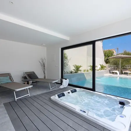 Omnia Mit Whirlpool By Interhome Ferienhaus