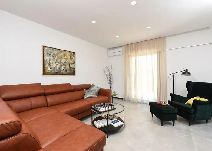 Omnia Mit Whirlpool By Interhome