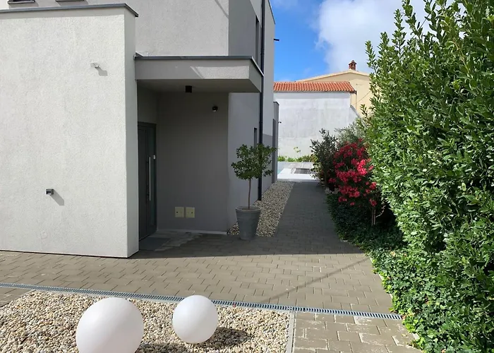 Omnia Mit Whirlpool By Interhome *