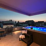 Omnia Mit Whirlpool By Interhome *