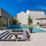 Omnia Mit Whirlpool By Interhome Hébergement de vacances *
