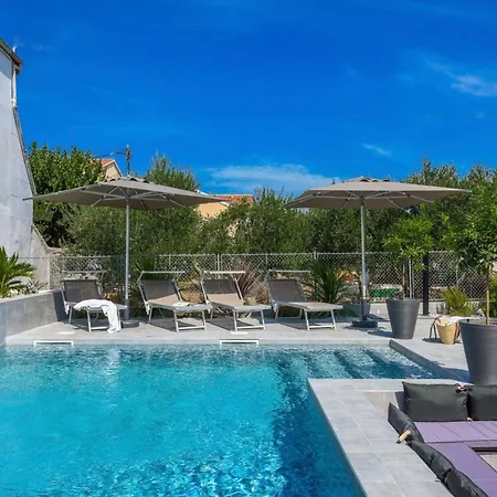 Omnia Mit Whirlpool By Interhome 펜션 자다르