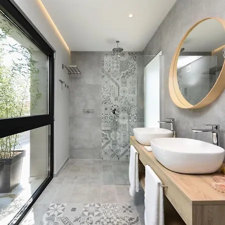 Omnia Mit Whirlpool By Interhome