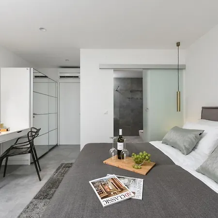Omnia Mit Whirlpool By Interhome Zadar