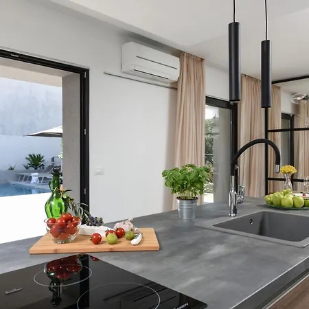 Semesterbostad Omnia Mit Whirlpool By Interhome Zadar