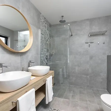 Omnia Mit Whirlpool By Interhome * Zadar