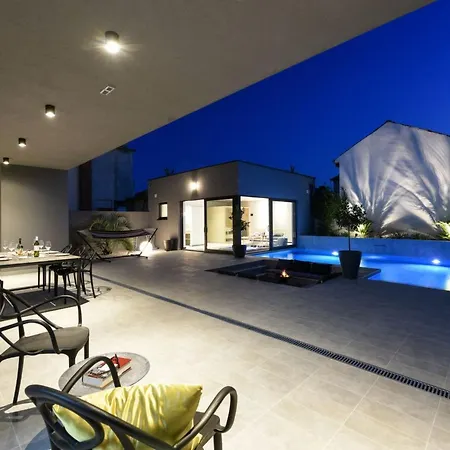 Omnia Mit Whirlpool By Interhome