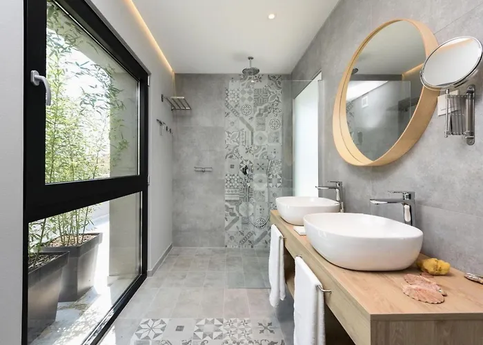 Omnia Mit Whirlpool By Interhome
