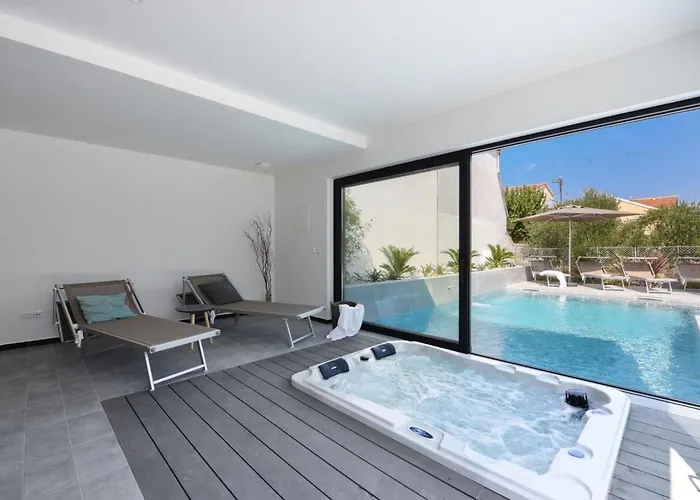 Omnia Mit Whirlpool By Interhome Dom wakacyjny