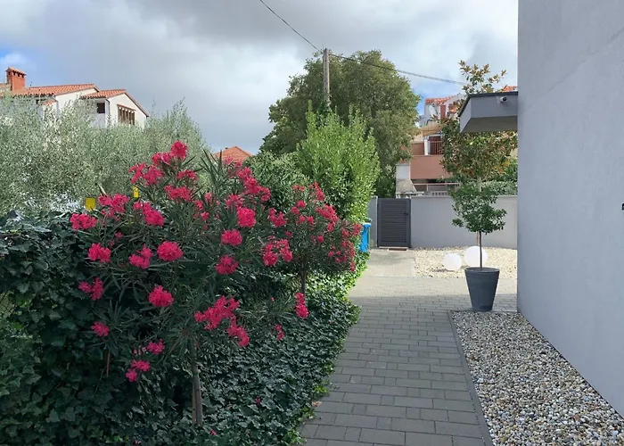 Omnia Mit Whirlpool By Interhome *